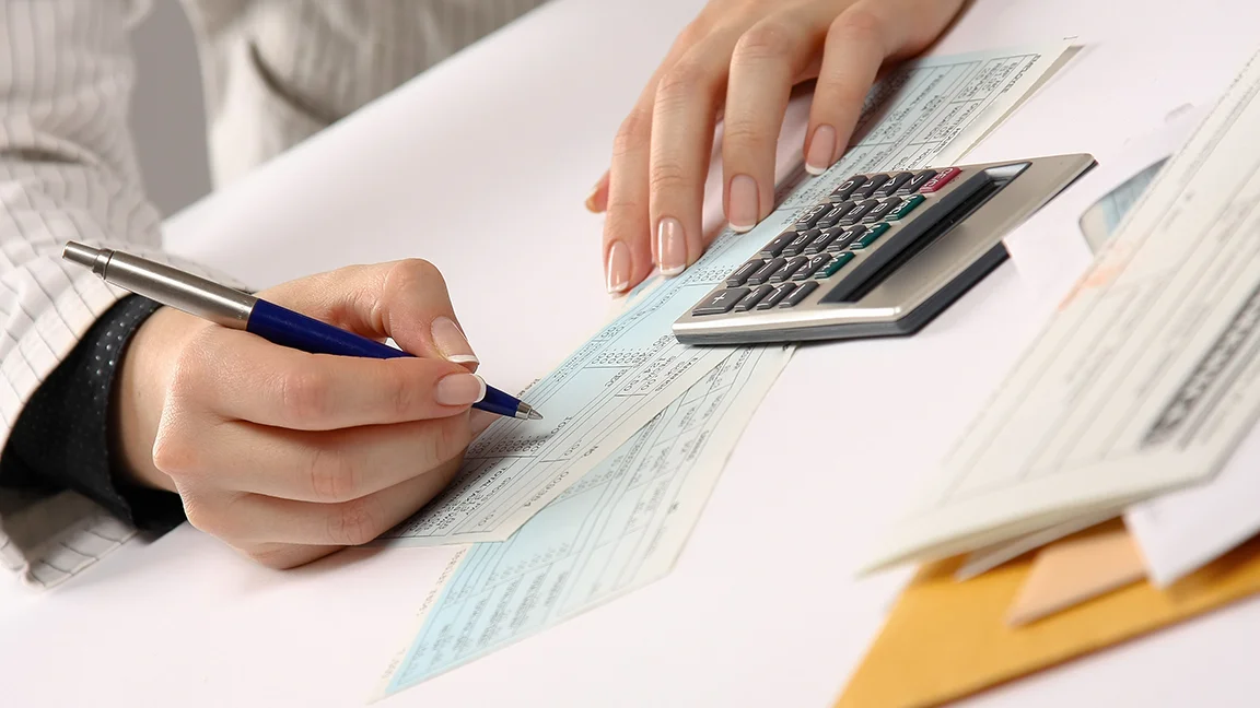 ¿Cómo rellenar un cheque?