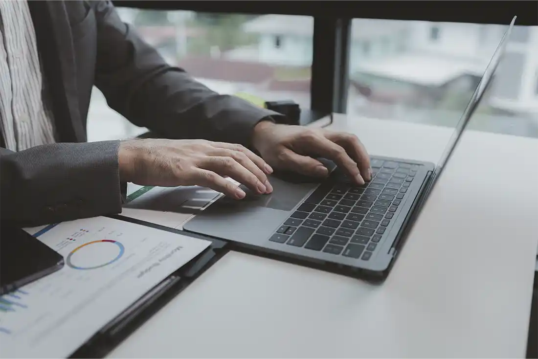 Cómo gestionar el IVA en operaciones triangulares intracomunitarias